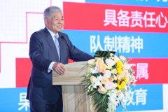 HJC黄金城董事長楊勳在中國國際時尚論壇做《中華傳統文化與現代企業管理》分享